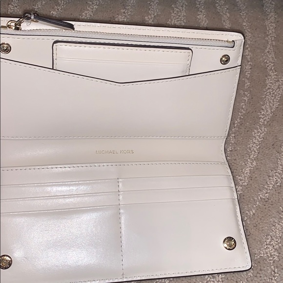 Michael Kors Snap Wallet - Picture 2 of 4